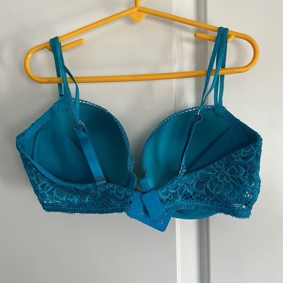 32DD La Senza bra in turquoise blue - Picture 2 of 3